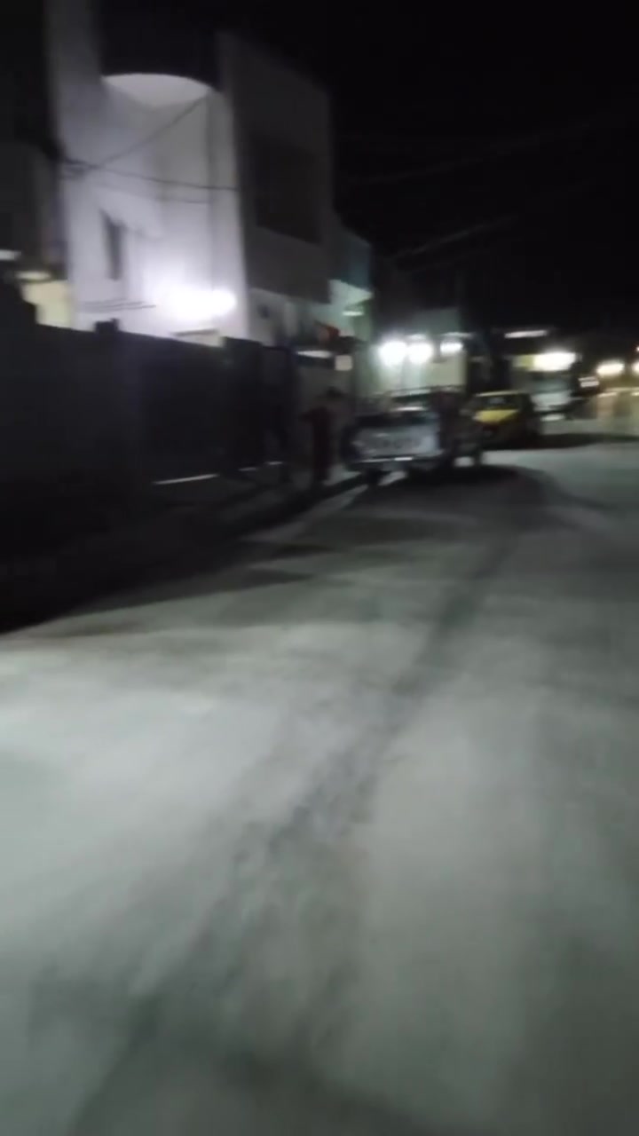 بسم الله الرحمن الرحيم 
السلام عليكم اخوان 
بيت للبيع في حي القاهره قرب ملعب النهضه
بيت مكون من استغبال ومطبخ وهول وغرفه نوم وحده
وكهرباء وماي مساحه البيت 100 متر واجها 6
عمق 17 البيت بسعر مناسب
للاستفسار ***********
