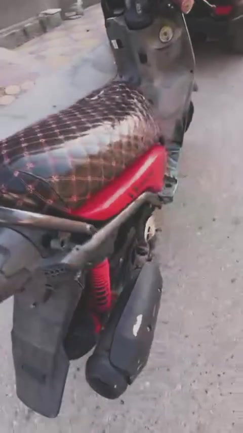 االسلام عليكم دراجه سكنس جبلي بلاد وصلها بيها صارلها 3اشهر طالعه الدراجه حاويه مامفتوح  اي شي بيها. وصلها موجود  كامله مكمله بلاديه سعر   مليون و400   بيها مجال قليل    هذا فقط وتساب رقمي *********** بس وتساب
