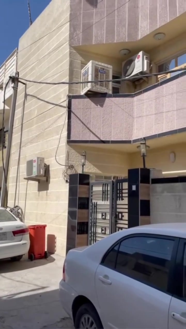 �✨ فرصة مميزة للبيع في علي الصالح الزراعي
بيت 3 طوابق للبيع بموقع مميز جداً وبسند مستقل، مناسب للعائلة ولمن يبحث عن عقار بمواصفات ومساحة عملية.

📍 الموقع: علي الصالح الزراعي – من بداية الزراعي
📌 مقابل عقار أهالينا

🏠 تفاصيل العقار:
▪️ المساحة: 100 م²
▪️ الواجهة: 12.5 م
▪️ النزال: 8 م
▪️ 3 طوابق
▪️ 4 غرف نوم
▪️ 2حمام
▪️ تصميم ومساحات مناسبة للسكن العائلي

📜 السند: سند 25 مستقل بقرار محكمة – الفرع الرابع

⭐ موقع مميز + 3 طوابق + 4 غرف نوم + سند مستقل
كل التفاصيل موجودة بالفيديو، حتى تشوف البيت بشكل واضح وتتعرف على توزيعه ومواصفاته.

🎥 شاهد الفيديو وخلّي التقييم بنفسك.

💰 السعر والتفاوض للجادين فقط.
📞 للاستفسار والتفاصيل، التواصل على واتساب او اتصال ***********
