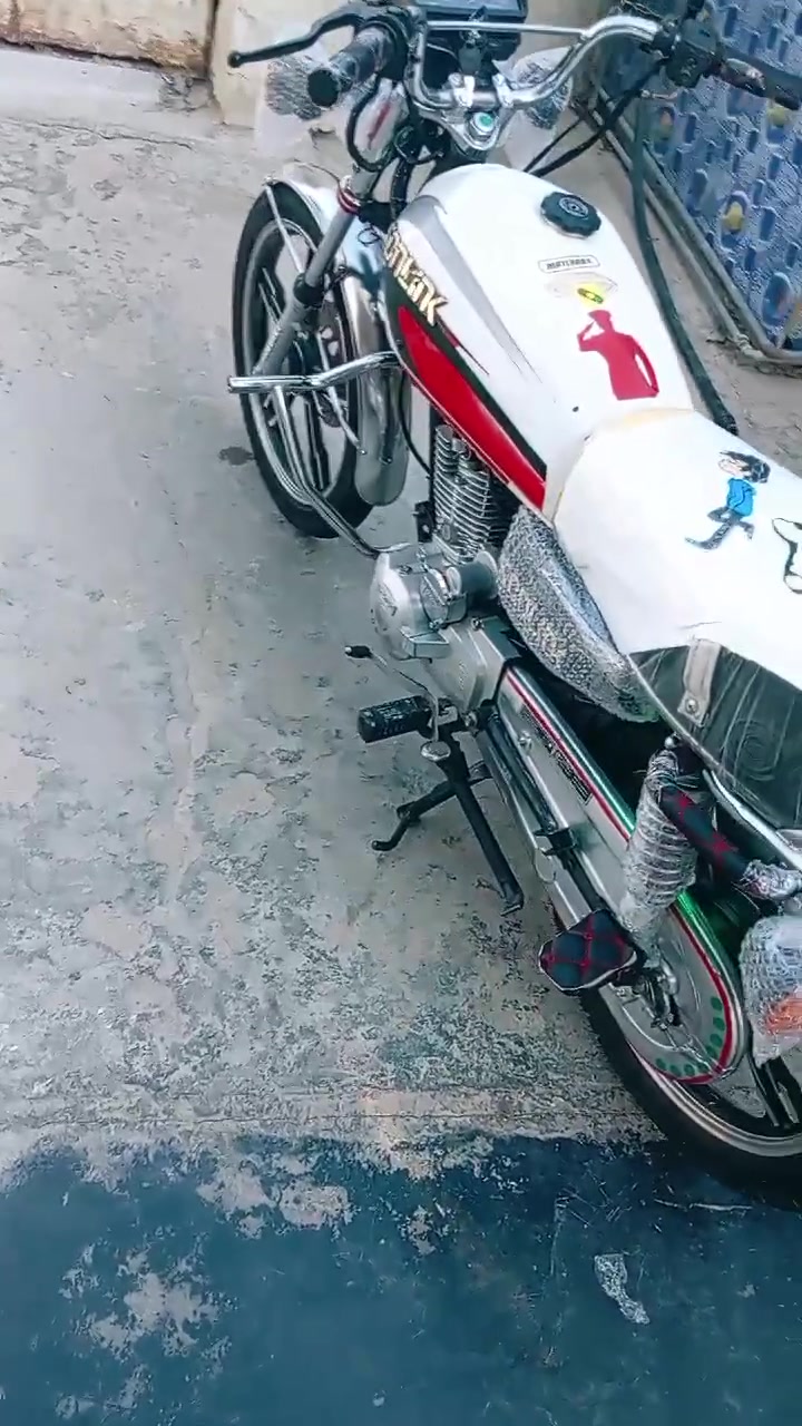 سلام عليكم دراجه للبيع موديل 23جديد كهربائيات شقاله محرك مامفتوح بيها منفيس السعر 650 وبيها مجال العنوان جزيرت الخالديه ***********
