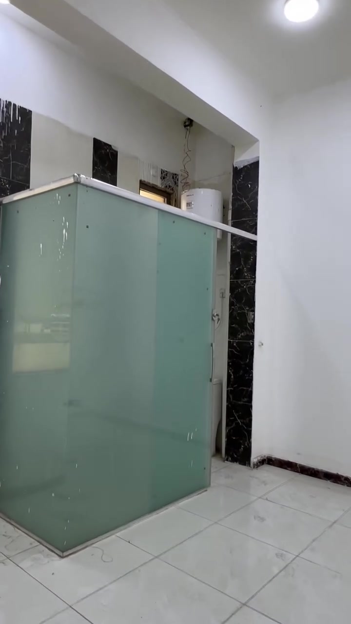 تم بحمد الله عملنا جام خانه  10ملم وقواعط حمامات جام ضبابي مسكرت  سعر المتر ١٧ وسعر الباب ١١٠ من الله التوفيق حيدر القريشي  (***********.).(***********)تحطيم وتفليش الاسعر 🔥🔥🍋
