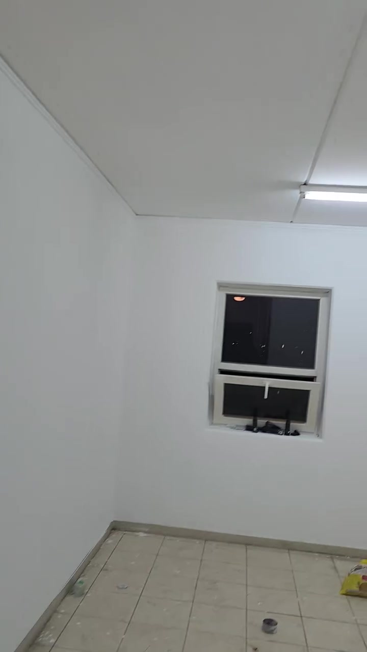 يوجد صبغ كرستة وعمل شقة كامل 
يبدأ من ٣٠٠ الف الى مليون ونص حسب نوع الصبغ 
***********
واتساب 
بأدراة ياسر الشمري 
ويوجد صيانة عامة وكافة الديكورات والورق جدران
