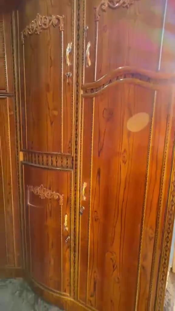 غرفة ست ابواب مستعملة نظافة ٩٠٪؜ 
الكنتور الخارج صاج طبيعي ٤ ملم 
الداخل جام ٣ ملم 
السرير نقش عراقي دوشمة عراقية 
الغرفة نظيفة جداً وتصلح للعرسان
السعر ٨٥٠ الف ***********
