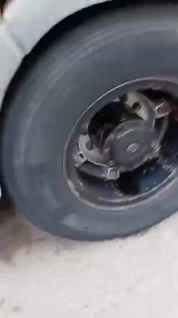 شاحنات • تفاصيل ناقصة