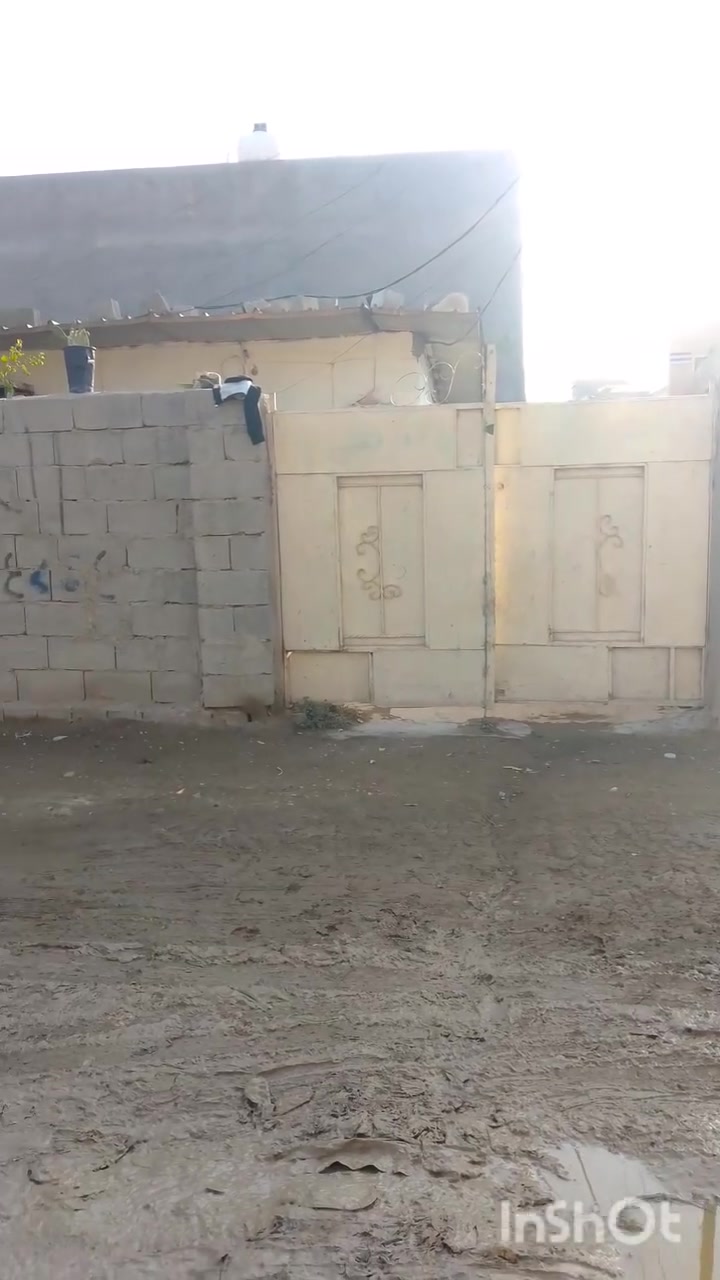 سلام عليكم عندي بيت تجاوز ضهر طابو ركن شرع تبليط مساحه بيت ميه وخمسين غرفه وهول مطباخ صحيات البيت سقف ثانوي ترك دير البيت طرمه جبيره حديقه أريده عشره بي مجال زعفرانيه رقم ***********
