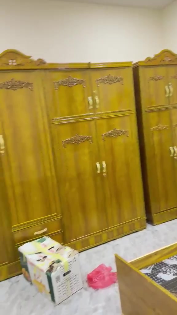 غرفه جديده ممستخدمه والقران اشتريتها ب٩٠٠ اريدها ٨٠٠ اليوم اخذتها سبب البيع مرهمت بلغرفه الارضيه عنواني الدوره البعيثه 
***********
