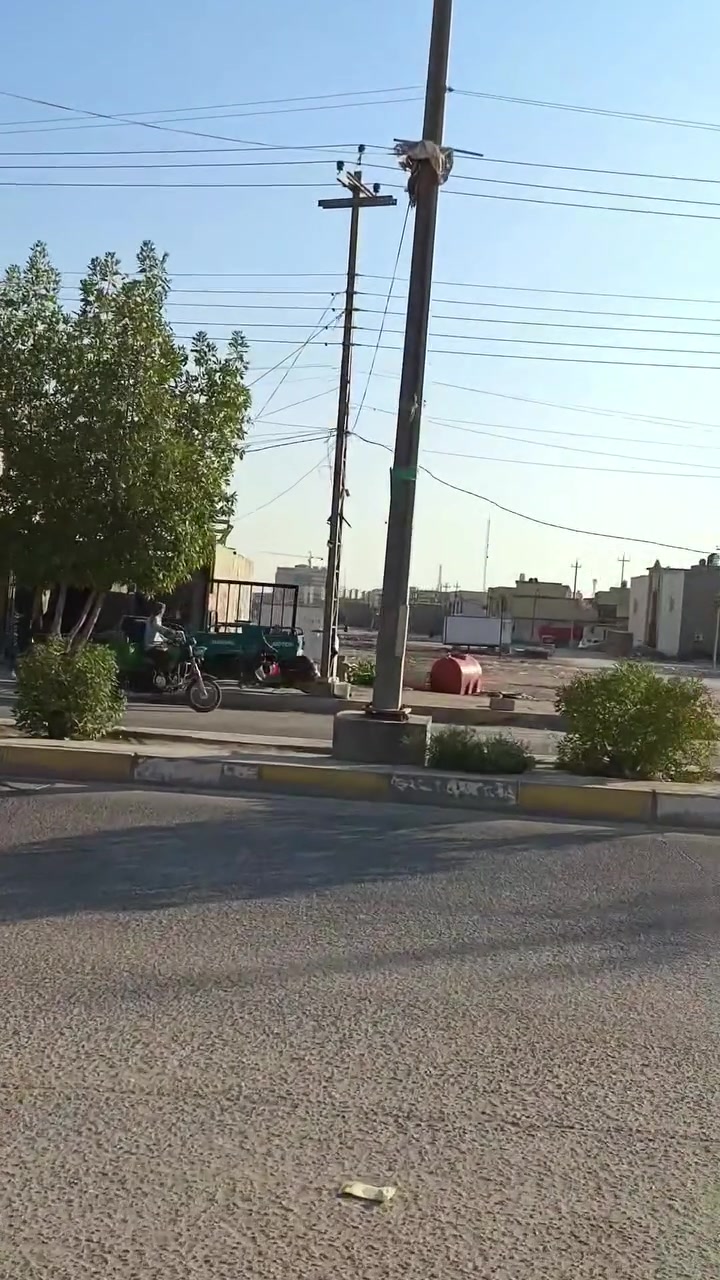 السلام عليكم
للبيع قطعة أرض ركن المساحة 240 متر كربلاء شارع ابو طالب 
موقع جيد تصلح بناية تجارية او سكنية او حسينية 
للأستفسار ***********
