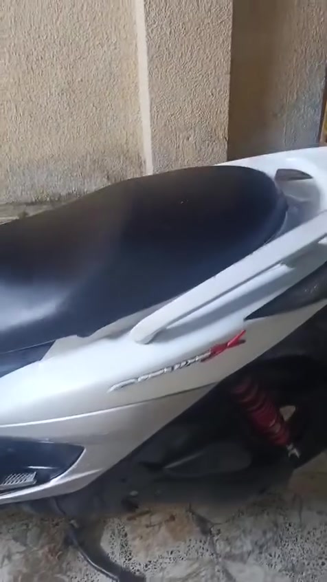 سلام عليكم دراجه سكنس لد كوري دراجه خير من الله مكفوله كفاله عامه مكينه برغي ما مفتوح بيهة كهربائيات كلهة شغاله ما ناقصهة اي شي مكاني بلديات شارع المصرف السعر1150وبيهة مجال حك جيه  متواجد واتساب ***********
