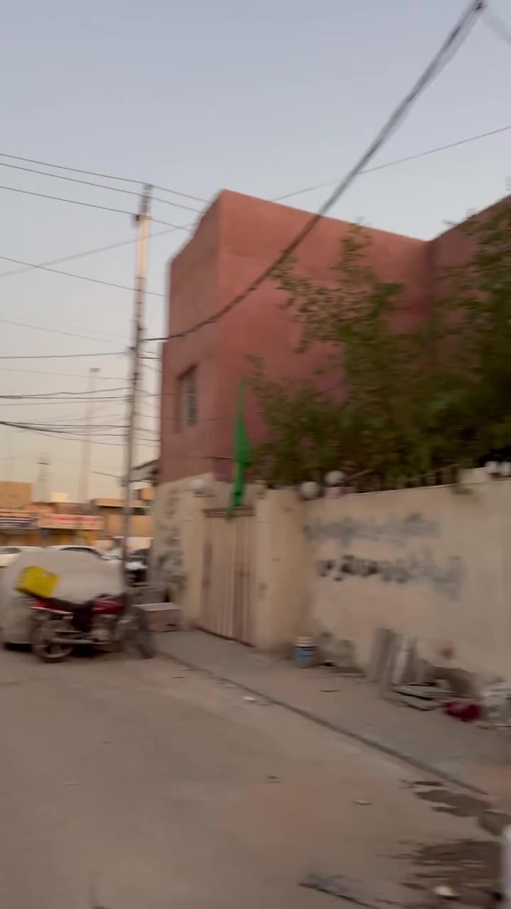 العقار للبيع في(حي الامام المهدي ع. ع)قريب على شارع مساحة ١٠٠م الواجهة ٥ والنزال ٢٠ موقع مميز ثاني بيت على شارع يحتوي على 4 غرف نوم وثلاث صحيات وصالتين و مطبخين حار وبارد وصطحين والبيتونه من النوع الكبير ومخزن كبير وهستوه كمل من البناء ٢٠٢٥ بنيان درجه اولى بنيان كونكريت مسلح وطابوق نهروان درجه اولى وجبسن بورد و الارضيه بورسلين كلا الطابقين و السطح شتايكر الطفيلي درجه اولى للاستفسار الرقم واتساب فقط هـ *********** السعر((( ٢٩٠مليون قفل )))))
