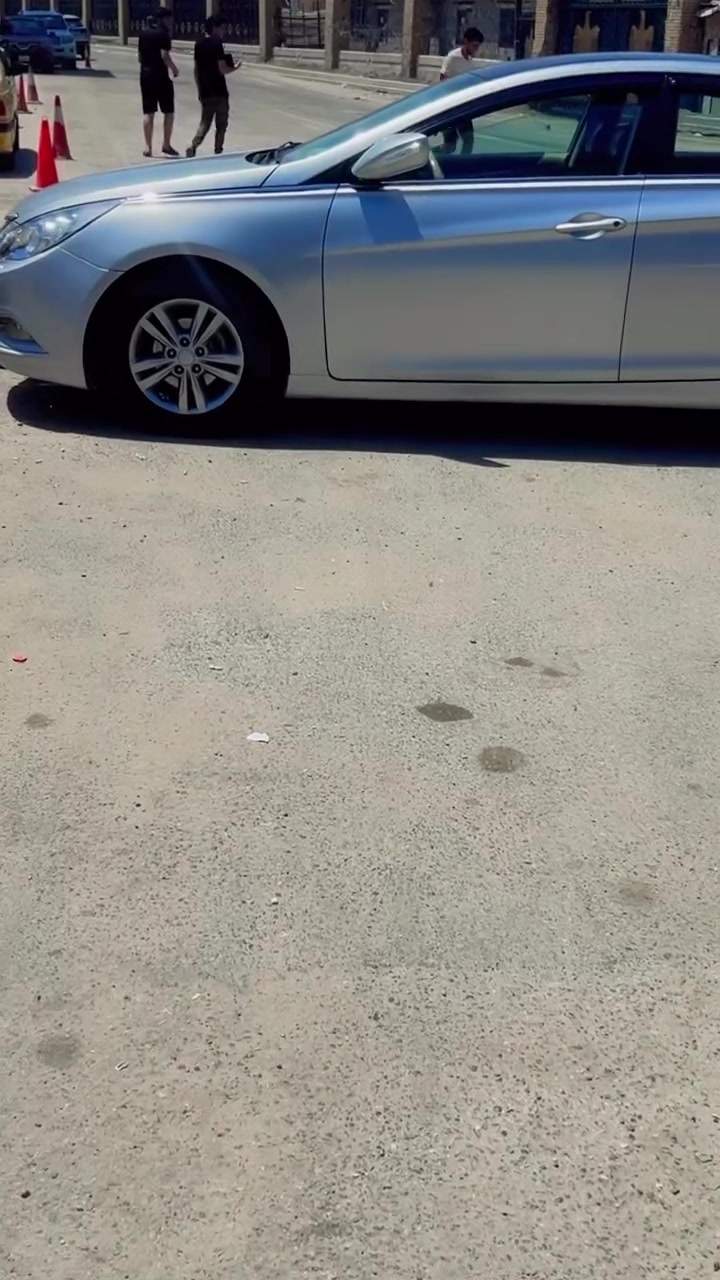 السلام عليكم
سوناتا 2011 خليجي 

محرك  جديد 2400 دوش 
بأسمي تحويل ثانيوم 
سنويتهاا لل2031
محرك كير متعهد بيهن خير من الله 

فول مواصفات عده البصمه 

شفتات ستيرن كشن كهرباىي تبريد قطعتين 

تبريد خير من الله 

السياره بيهاا اماكن خدوش بدون ضربه مصبوغه احزام 

وبنيد مبدل بدون ضربه 

السعر 95 وبيهاا مجال سياره كلشش جديده ونضيفه 

مكان السياره بابل ***********
