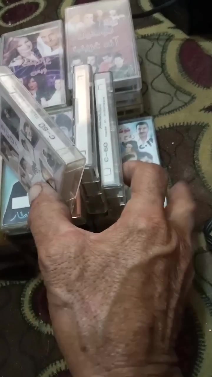 50 كاسيت نظيف اغاني عراقيه سعر الكاسيت 500 دينار
