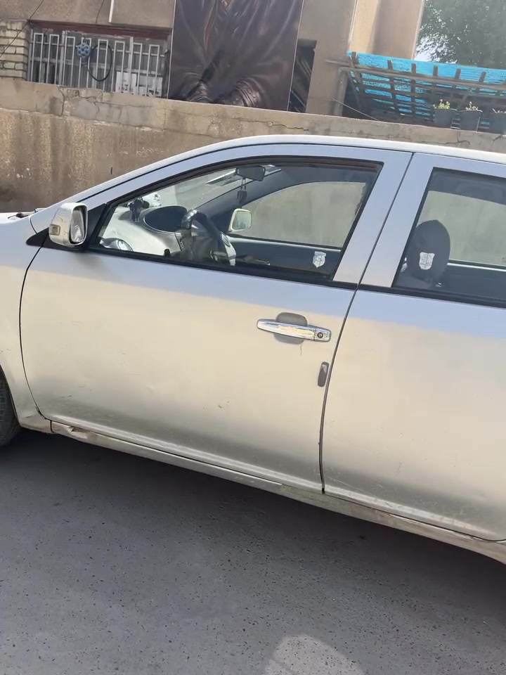 MK ‼️‼️
من رخصه الادمن 
للبيع جيلي ام كي موديل ٢٠١٣ كيرها محركها شغال تبريد عاطل صدرها ٥٠ بالمية شاشة تاب سيارة حلوة بس يرادلها دعاميات السيارة باسمي رقم بغداد باسمي شرط التحويل عنواني الغزالية شارع الضغط السعر ٣٤ وبي مجال للشراي واي شي عندك اتصل وادلل
*********** يوجد واتساب
