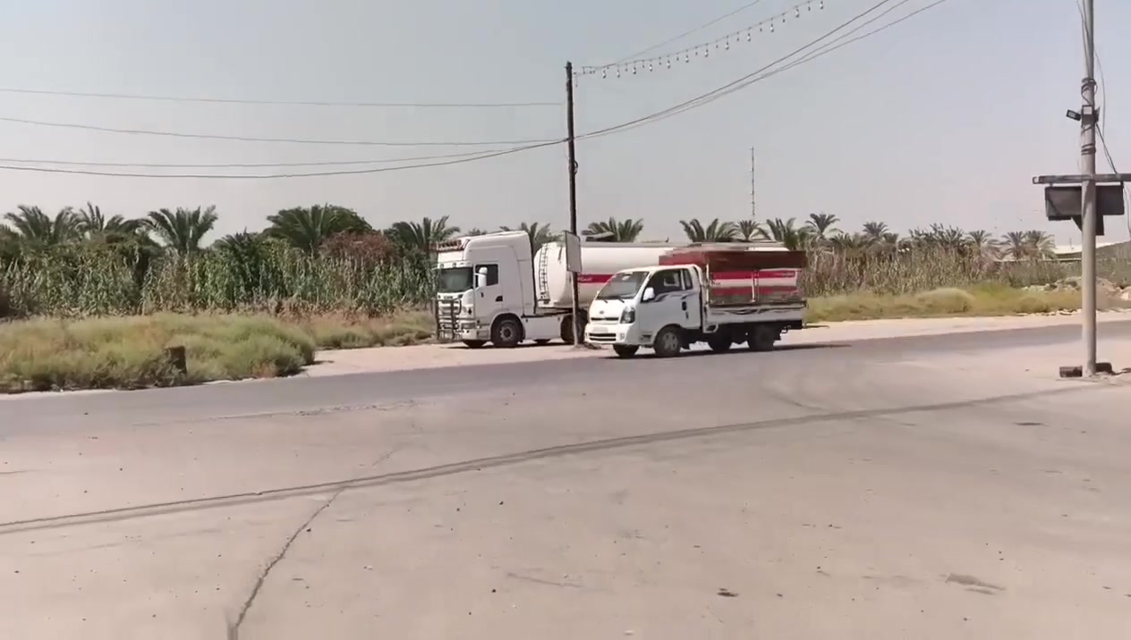 السلام عليكم ورحمة الله وبركاته بيت للبيع في هور رجب بصف محطة اضواء بغداد مساحه 150متر واجهه 10متر نزال 15 يبعد عن الشارع هور رجب 50 متر بدون بيتونه بيتونه جينكو صاعده سافين الرقم *********** رصيد وواتساب السعر 75مليون وبي مجال
