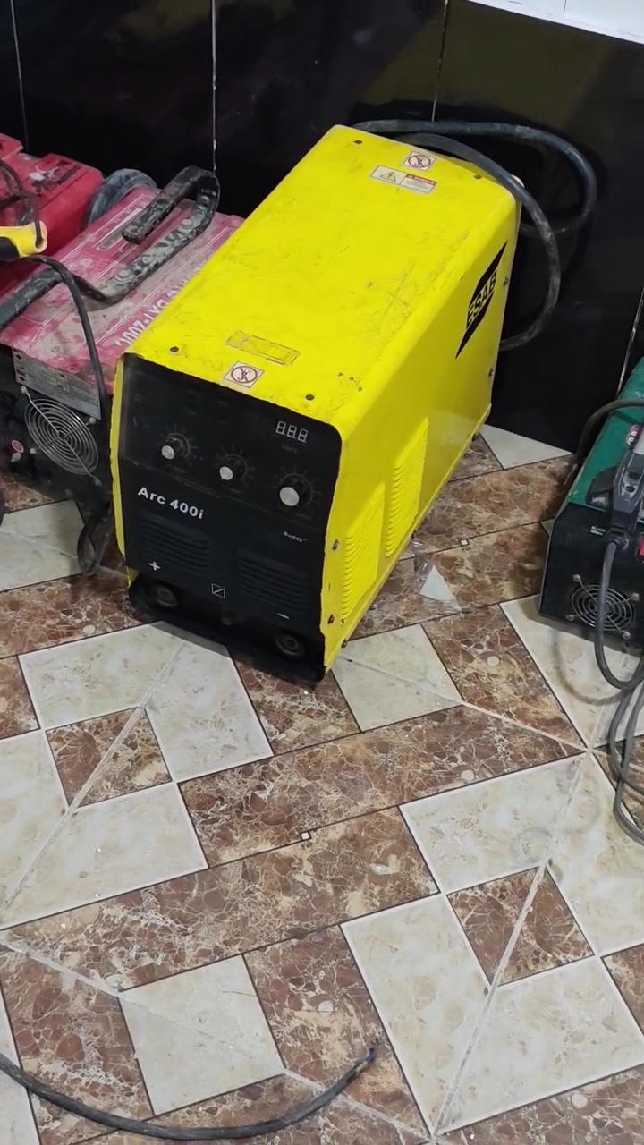 سلام عليكم ماكنه لحيم ايساب اسويدي نضيفه جدا 400انبير 
3فيز استفسار واتساب ***********
