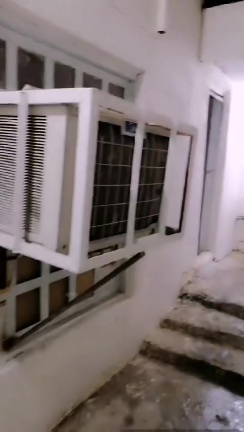 بيت البيع تجاوز الديوانيه شارع ابو قاسم مساحته 150 رقم تليفون ***********
