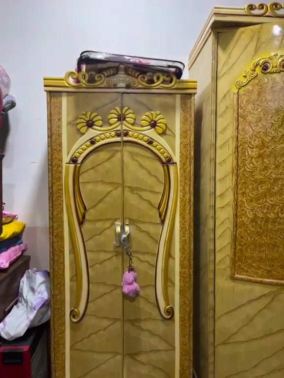 غرفه نوم تركيه حديثه ونظيفه جدا للبيع بسعر مناسب وايضلا بلازما للبيع نضيفه جدا  بسعر مناسب من يرغب بالشراء الاتصال بالرقم ***********
