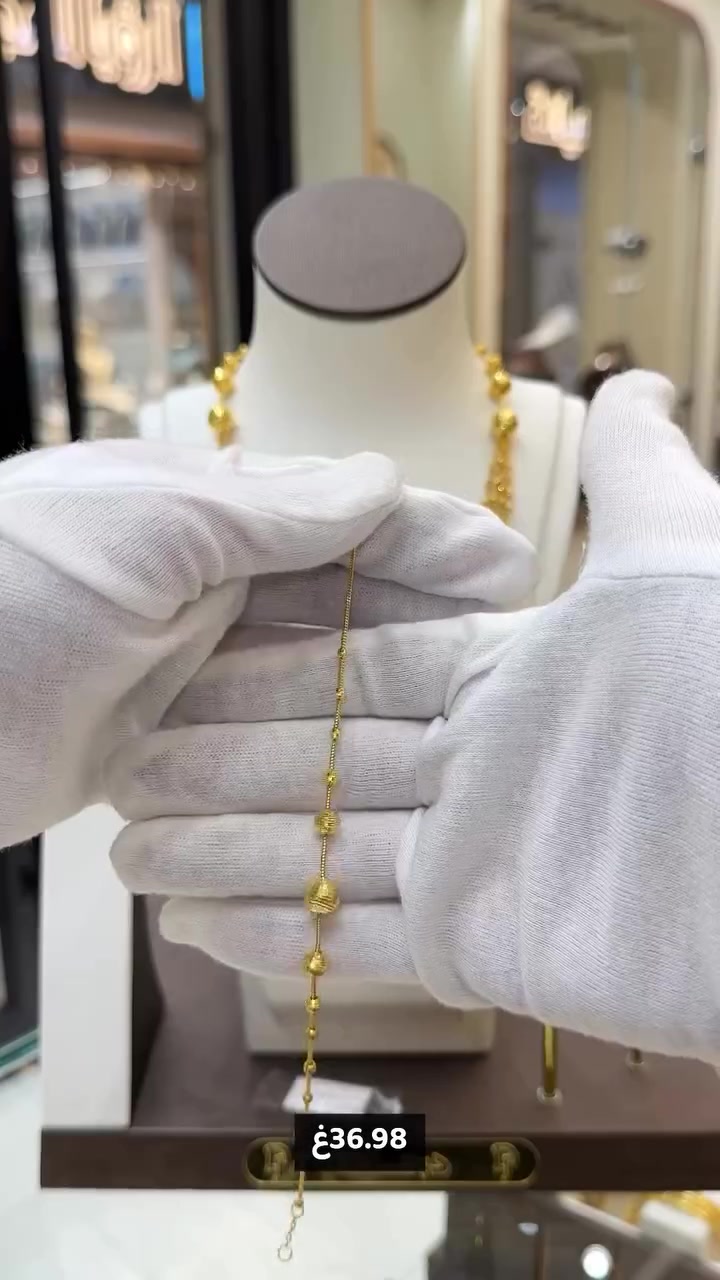 شوفوا جمال الطقم❤️‍🔥
📍العنوان: كربلاء_حي الموظفين_ مقابل التفاح الاخضر _ مجمع الياقوت

(⏰اوقات الدوام)
متواجدين جميع ايام الاسبوع من 10 صباحاً الى الساعة 11 مساءاً 

🔺ملاحظة: الاسعار غير ثابته حسب صعود الذهب ونزوله•

.

.
 #العراق #كربلاء #karbala  #ذهب  #مجوهرات_دجلة⁩⁩⁩

نص مكتوب في الصور:
- غ36.98