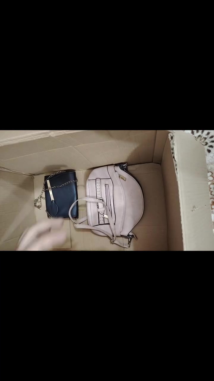 شلعه جنط نسائيه العدد 11 قطعه الي مهتم يتفضل خاص

