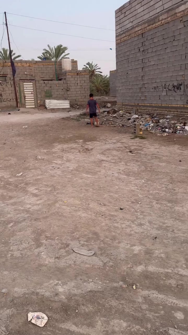 للبيع 100متر شارع مرطبات الملاك
***********

