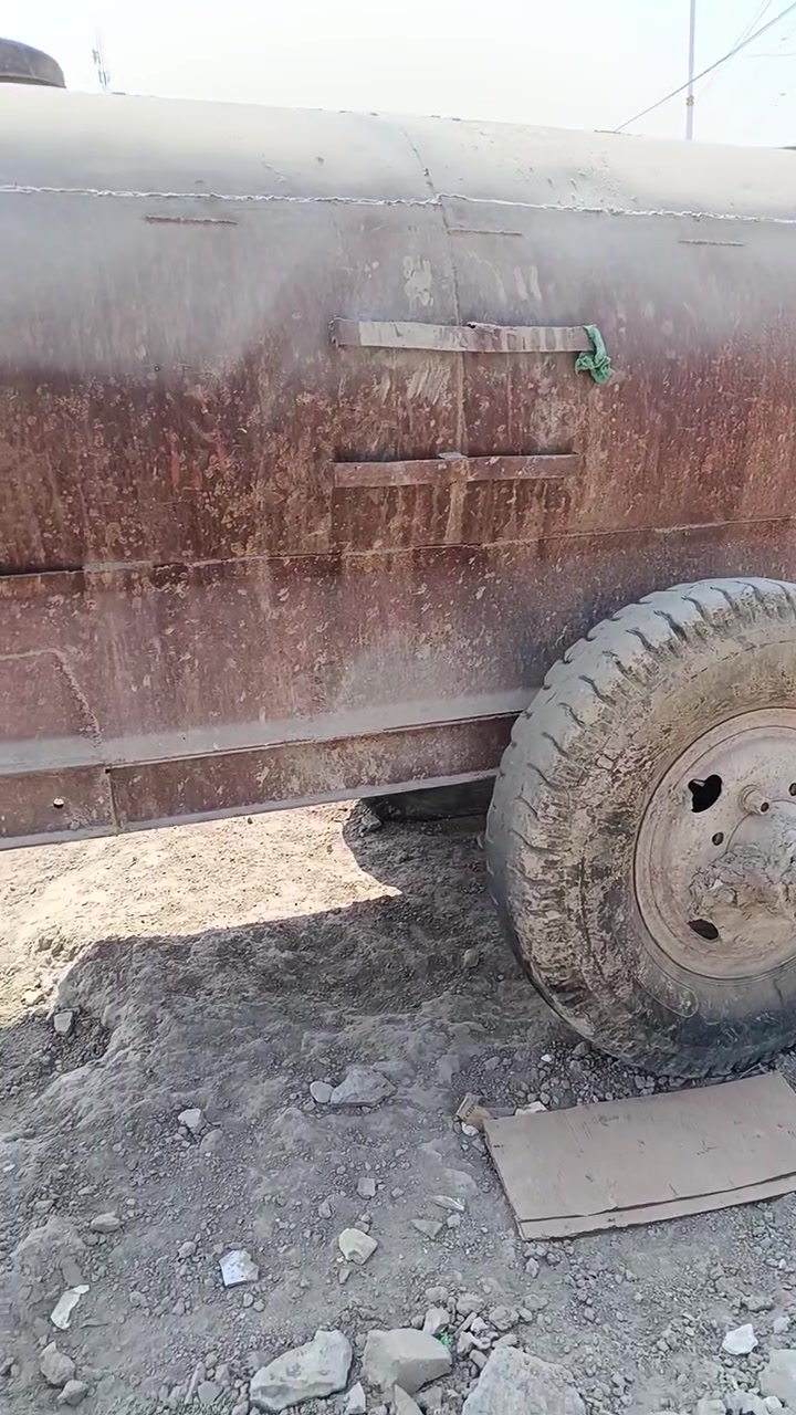 عمي سلو عليكم مقطورات ال وحده تلث طنان لبيع وهذا رقمي ***********

