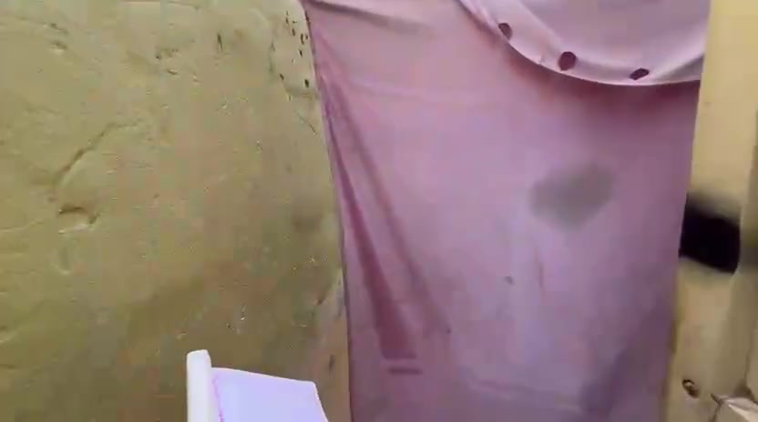 السلام عليكم بيت للبيع شبه العرصه المساحه 140متر علا 3شوارع بي 3غرف و صاله 8متر و استقبال 9ب3 مكانه قطاع السابع كبال دائره الكهربا السعر خاص للاستفسار ***********

