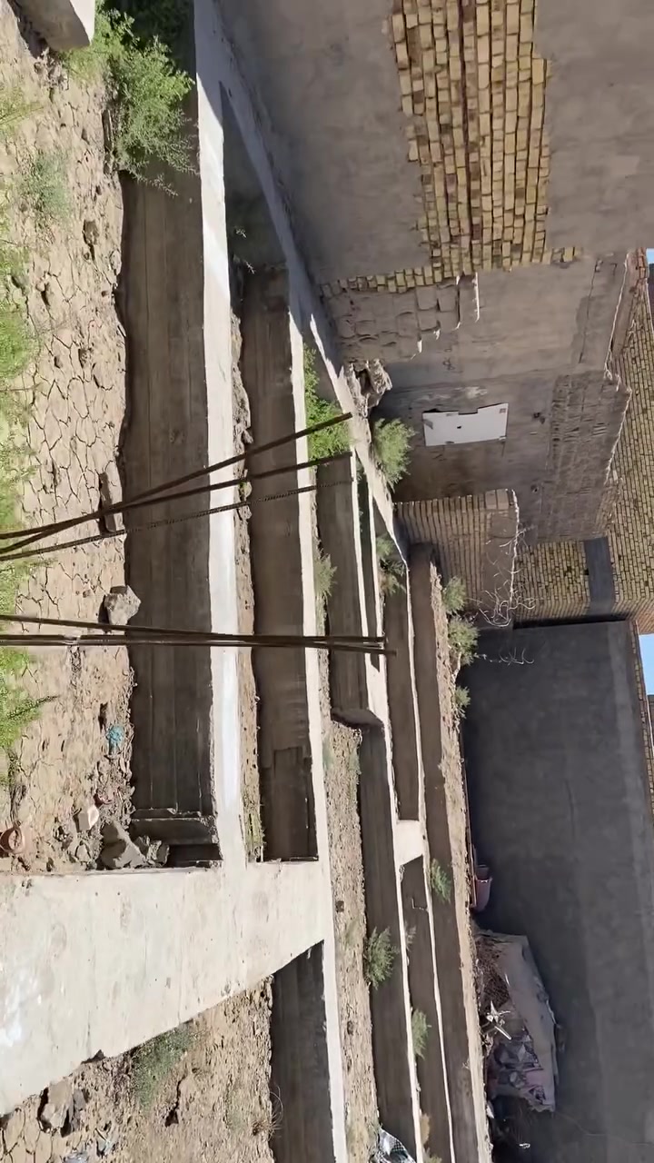 سلام عليكم نص قطعه مربعه للبيع مكان حي الشعب مدكوكه رباط خدمات بيها جاهزه  ***********

