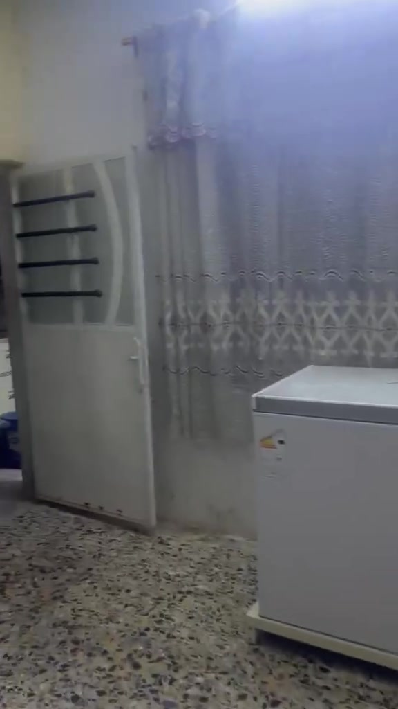 السلام عليكم بيت اللبيع الغزاليه شارع الضغط يم مستوصف العراق الجديد مساحه 200 متر الواجه 10 البيت بناء قديم بس نظيف كلش. وهذا تصوير البيت المعرفه السعر التواصل على هذا الرقم ‏‪***********‬‏
