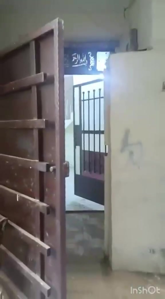 سلام عليكم من رخصة الادمن المسؤول المحترم مشتمل صغيرللايجار٣طوابق بناءعامودي الأرضي مطبخ وفوكاغرفتين عوائل فقط سعر٤٥٠ كراده بين الداخل والخارج شارع مأكولات عطشان غيرموجودعلانت***********
