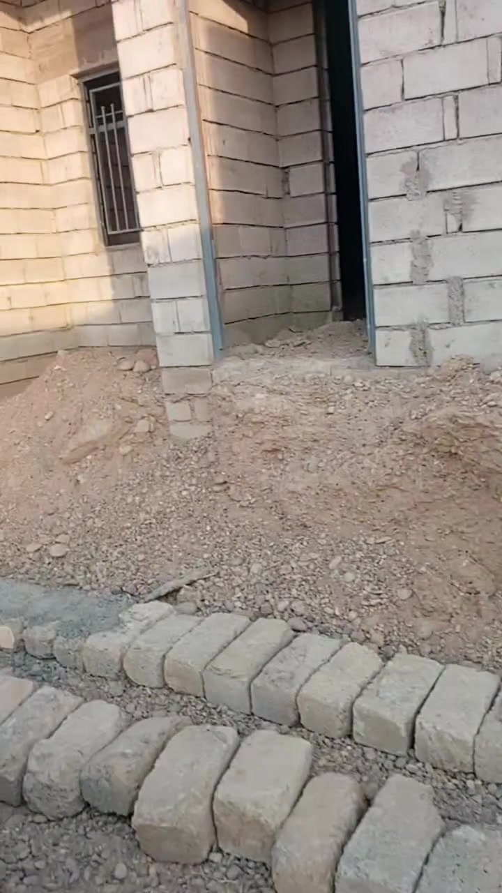 سلام عليكم عدي هيكل للبيع مساحت الرض ميتين وخمسين مساحت البيت ميه وسنين أبيت بعرب حسين الجريش هاذا رقم***********
