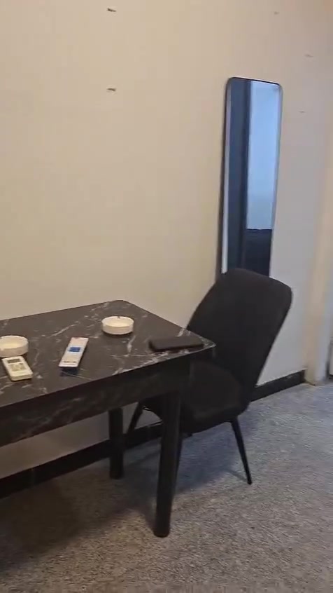 شقة للايجار 
منطقة اليرموك قرب مسبح نادي اليرموك مؤثثة بالكامل تصلح للعوائل والطالبات فقط 
تحتوي على غرفة نوم وصالة وخدمات
سعر الإيجار 800 الف 
للتواصل الاتصال على الرقم او واتساب
***********
