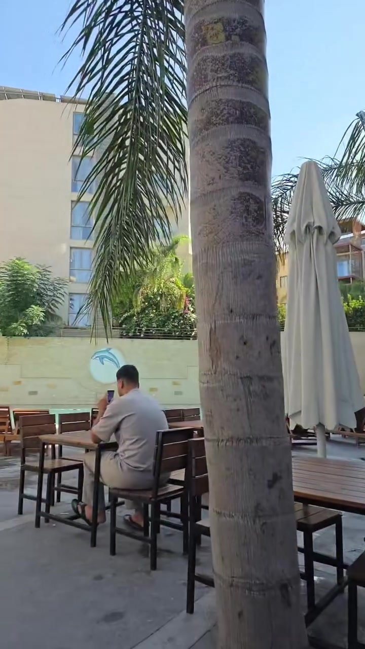 السلام عليكم 
عرض خاص من شركة الاسدي 
رحلة لبنان 🇱🇧 
يوم الاثنين 
كل 5 نفرات السادس مجاني 
الأجرة 150 عراقي 
السكن منتجع في جونيا 
واني وياكم بالرحلة وبخدمتكم
