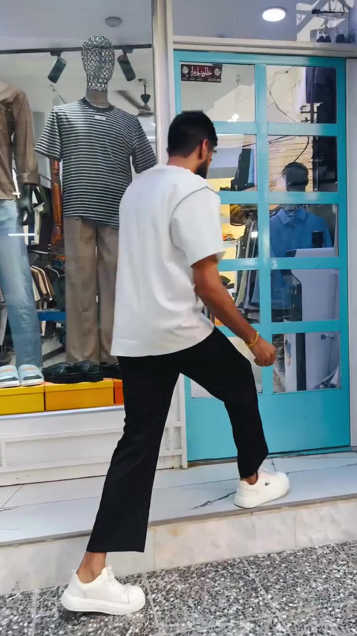 أزياء النينو
العنوان/الشماعية مقابل مطعم ملك البيتزا 
***********
