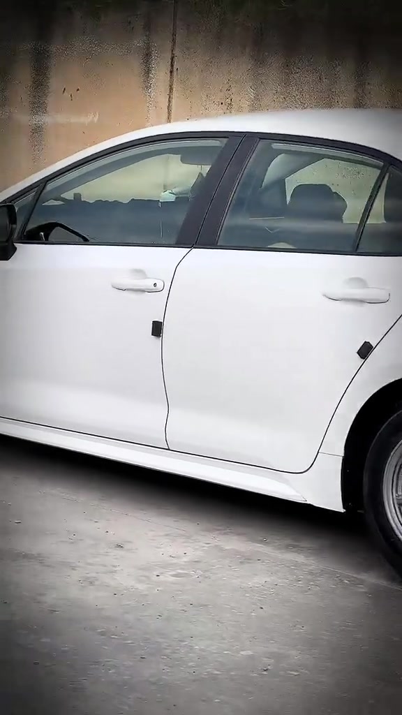 سلام عليكم 
شوف كلشي واقره بعدين اتصل واخليك علا راسي 
كورلا هايبرد  للبيع 
موديل 21 دخول 23
رقم بغداد بسمي 
مكان السيارة بغداد قرب مرور التاجيات 
السيارة كلش نضيفه 
موصفات بصمه، بصمة ابواب، تشغيل عن بعد، بيها جي بي اس، 
السيارة علا وضع الشركه شرط فقط مبدل بيها تخم تاير جديد اصلي 
حادث السيارة واضح مبدل بابين اصلي نفس اللون بيها مكانات بارد قليلله بيها بارد بل قماره كلش قليل 
سعر السيارة 133 بيها مجال قليل 
للتواصل واتساب ***********
للاتصال *********** متواجد خاص
