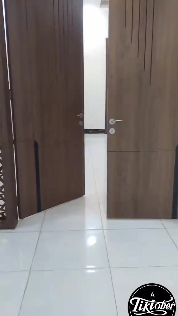 مناسب جدا جدا 150متر
.
               60وبي مجال  كامله مفتاح 

تفاصيل البيت//
 [ غرفتين وصاله وستقبال ومطبخ وحمامات داخل وخار ج] 

منطقه تبليط بلكامل اناره ليليه 
نوع البناء طابوق جمهوري اساس وسقف صب كونكريت 
طابو زراعي سند 25قرار محكمه 

النجف شارع المطار الصب مقابل قريت الغدير 
للستفسار ***********
***********وتساب 

تابع اصفحه ليصلك كل جديد
