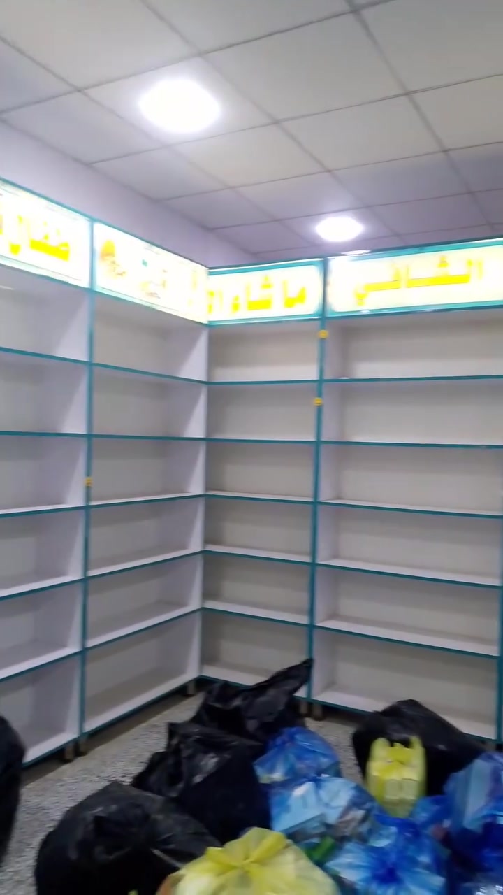 سلام عليكم 
فاترينات للبيع عدد 15
ارتفاع 2،5 وي الاعلان 
عرض 90
نزال 30 

هـ ***********
