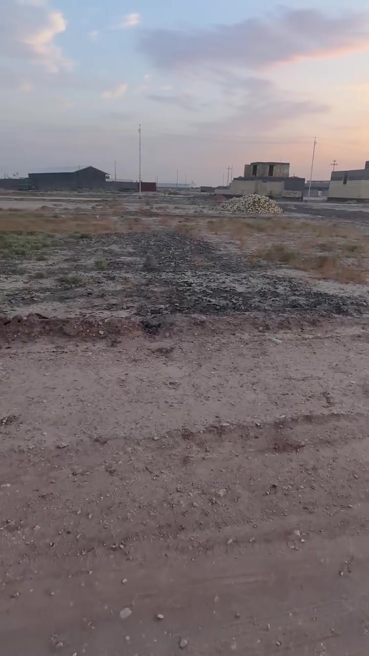 السلام عليكم قطعه ارض سند25 250م واجهية 10والنزال 25 ع طريق العلكايه مقابيل بانزيخانه السلامين قريبه ع شارع العام ومتوفره بيها كافة الخدمات السعر 17مليون وبيها مجال اي استفسار خابر على هذا الرقم ***********
