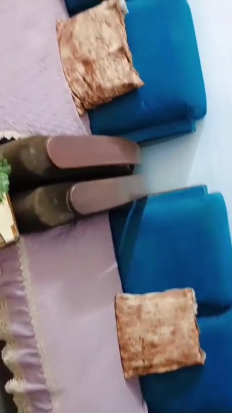 السلام عليكم غراض مستعمله مال بيت اريد ابيعهم بسبب التحويل من بيت الى بيت ميز طعام ملكي مع 6كراسي السعر 150 +التخم 10مقاعد ضرر قليل سعر 300 + جربايات 2 خشب درجه اولى السعر 50 الف مكاني بغداد الشعله السلاميات رقم الهاتف التواصل على الواتساب ***********
