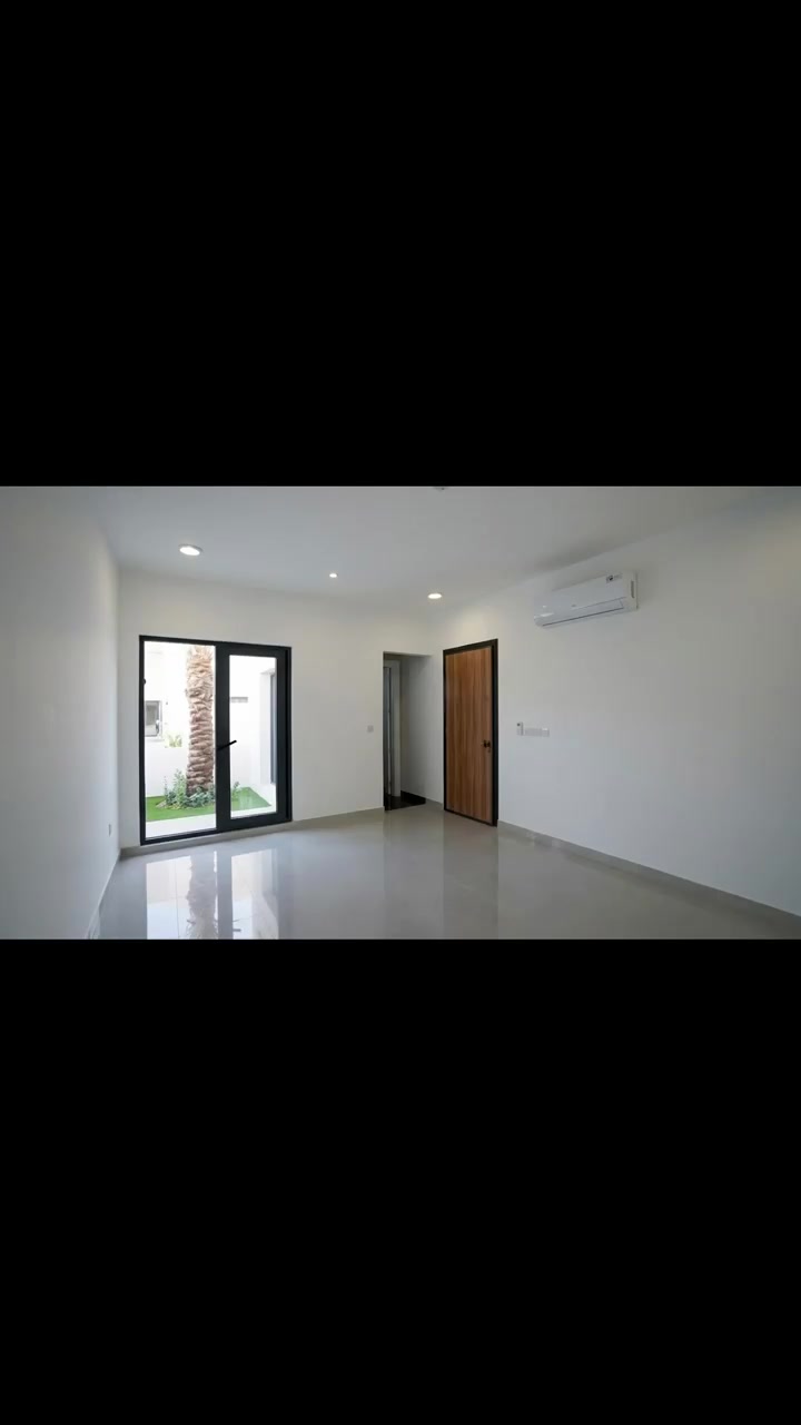 🔥 فرصة مميزة للبيع في مجمع بدور  النجف 🔥
🏡 بيت سكني 
📐 المساحة: 160 م²
✨ جاهز للسكن استلام جديد قبل شهر المنزل زيرو 

💰 السعر : 455  مليون دينار
متكون من طابقين وثلاث غرف نوم وصاله ومطبخ واستقبال 

📞 للاستفسار والتفاصيل:
***********
