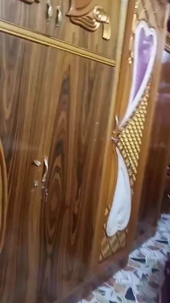 السلام عليكم عندي غرفة اخشاب الربيع السعر 300 بي مجال قليل مكان بغداد الكفاءات شما عيه***********
