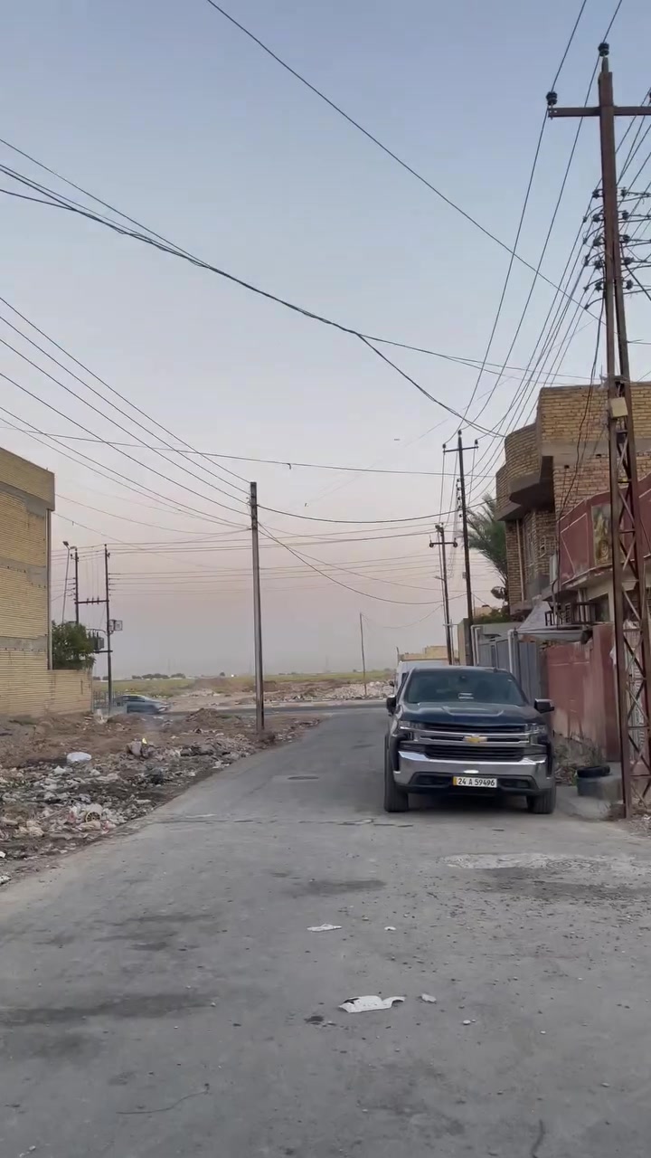 قطعة أرض  للبيع
المساحه : 75 متر 

 الواجهة: 3.75 متر (أربعة إلا ربع)
 النزال: 20 متر

 الموقع: منطقة 26 - قرب شارع الحشد تبعد عن شارع الحشد 50 متر 

بضهرها سايدين العشرين يطلعن على سايدين جامع النور 
السعر: 33 مليون  

📞 للاستفسار والتواصل: ***********

