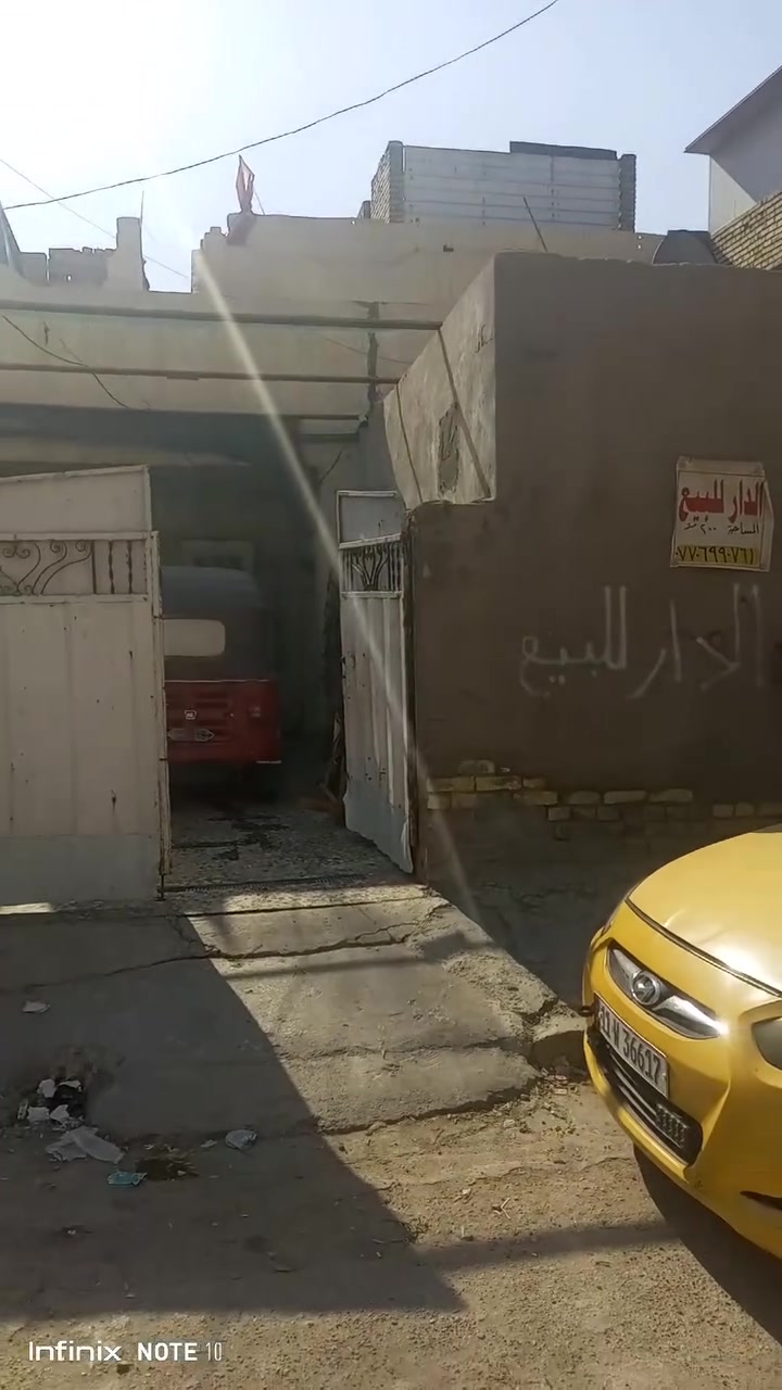 دار للبيع بغداد الشعب الجمعيات المساحة 200  الواجهة 10 النزال 20 طابو صرف يحتوي على 5 غرف نوم+ مطبخ+ استقبال+ هول + صحيات للاستفسار الاتصال على الرقم 
(***********) او واتساب
