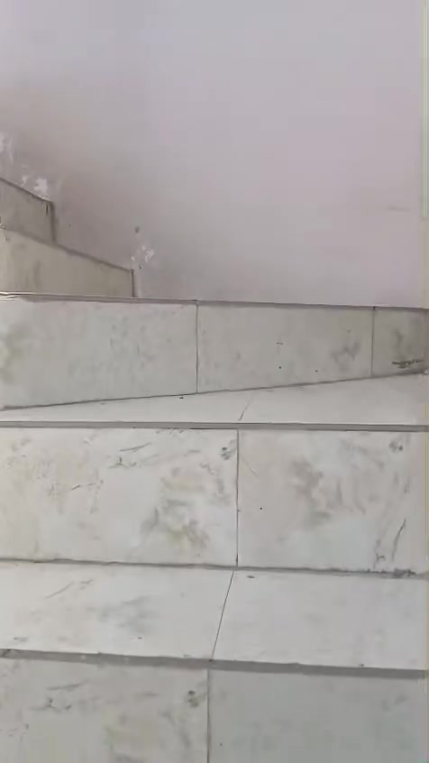 السلام عليكم من رخصت صاحب الاكروب 
بيت للايجار في حي العصري قريب ع شارع تقريبا ٥٠٠ متر يصير جامع صدام مقابيلك  الفديو كدامك للاستفسار*********** 

غير متواجد ع الفيس اتصلو ع الرقم الي يريد يستفسر
