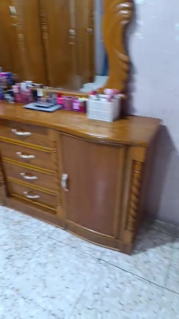 غرفه تسكام صاج داخل وخارج ام السته طابقين ظهر جرجوبه نظيفة كلش دنگ لوي مابيه اي ضرر  مكاني محاويل للاتصال ع الرقم ***********
