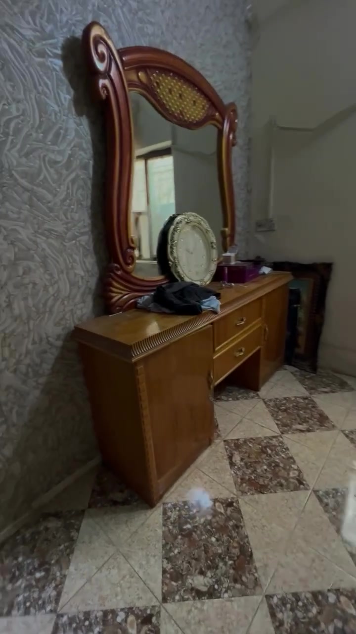 سلام عليكم غرفه صاج عراقي درجه أوله نضافه 100/100 السعر 800 وبيه مجال للطيبين العنوان الحسينية 
للتواصل ***********
