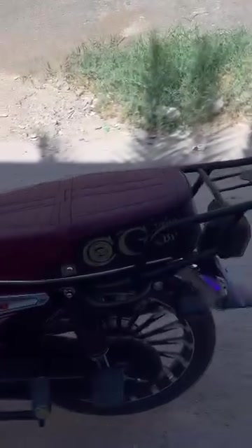 سلام عليكم من رخصة الادمن ماطور 26 للبيع زنجيل محرك 200 ماشي 600 كيلو بعده جديد ماوصل شي بصمات ثنين وسويجات ثنين واوراق ***********
