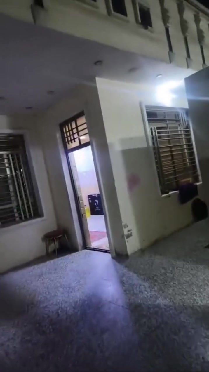السلام عليكم بيت للبيع مساحه 200 طابو زراعي سند 25 تفاصيل داخل الفيديو موقع شارع التويثه قرب مستشفى ابن الخطيب الهاتف ***********
