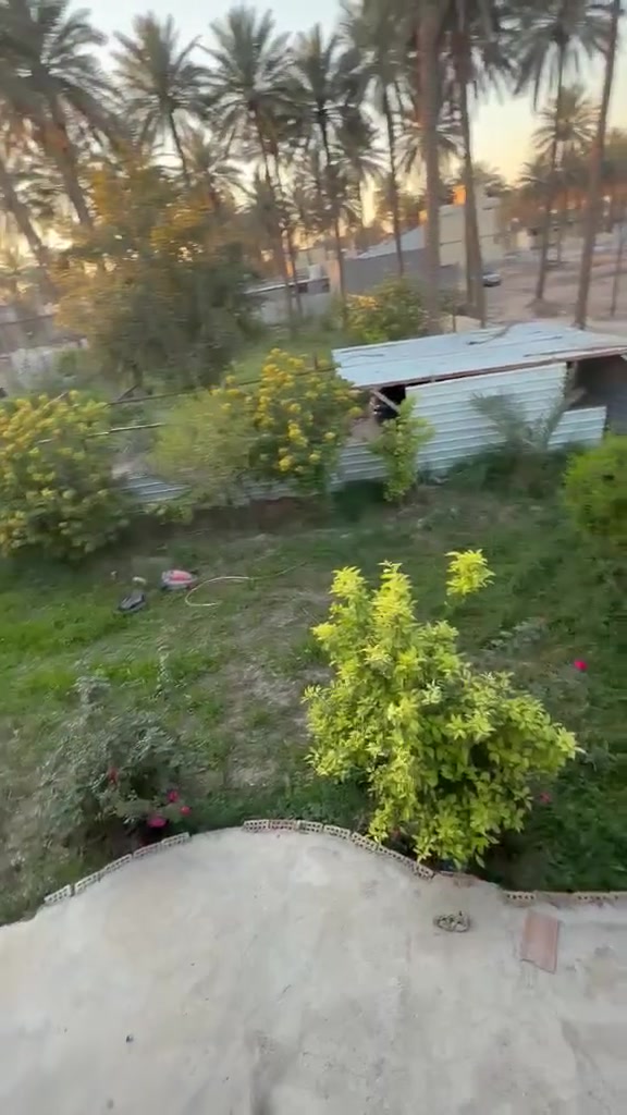 السلام عليكم يوجد لدينا بيت للبيع هوه و اثاثه مساحه600متر واجه 24 و نزال25 لسعر200مليون وبي مجال   الدوره هورجب قرب بانزين خانه محطت اضواء 
***********
