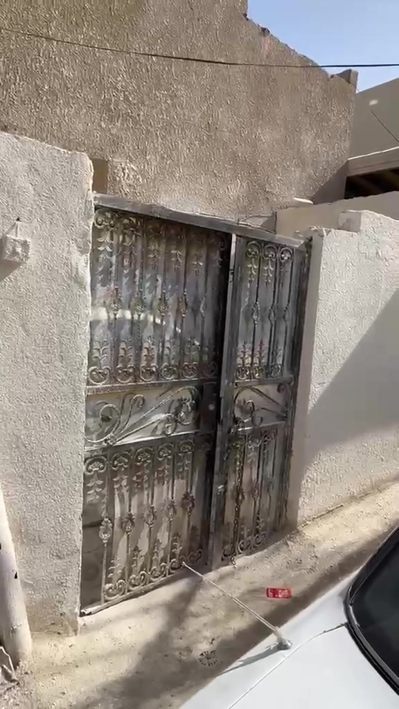 السلام عليكم ورحمة الله 
للبيع

بيت ١٠٠ متر يحتوي على غرفه نوم صاله و مطبخ و استقبال + غرفه طابق ثاني 
رقم العقار ٨٠١٣١
نهايه حي العسكري 
قرب سايدين المحكمه الجديدة 
٧٠ مليون مع المجال
رقم الهاتف 
***********
