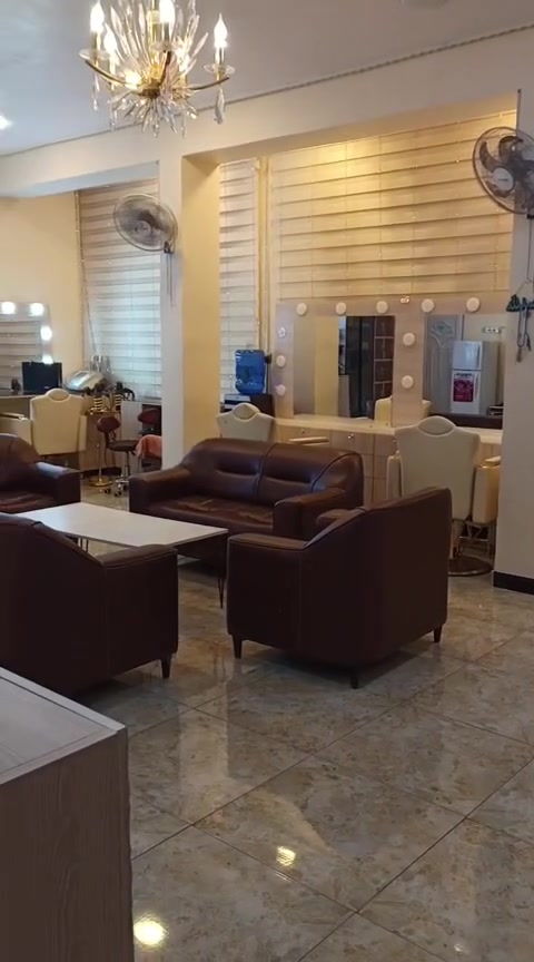 صالون للبيع بغداد مدينه الصدر شارع فلاح ***********
