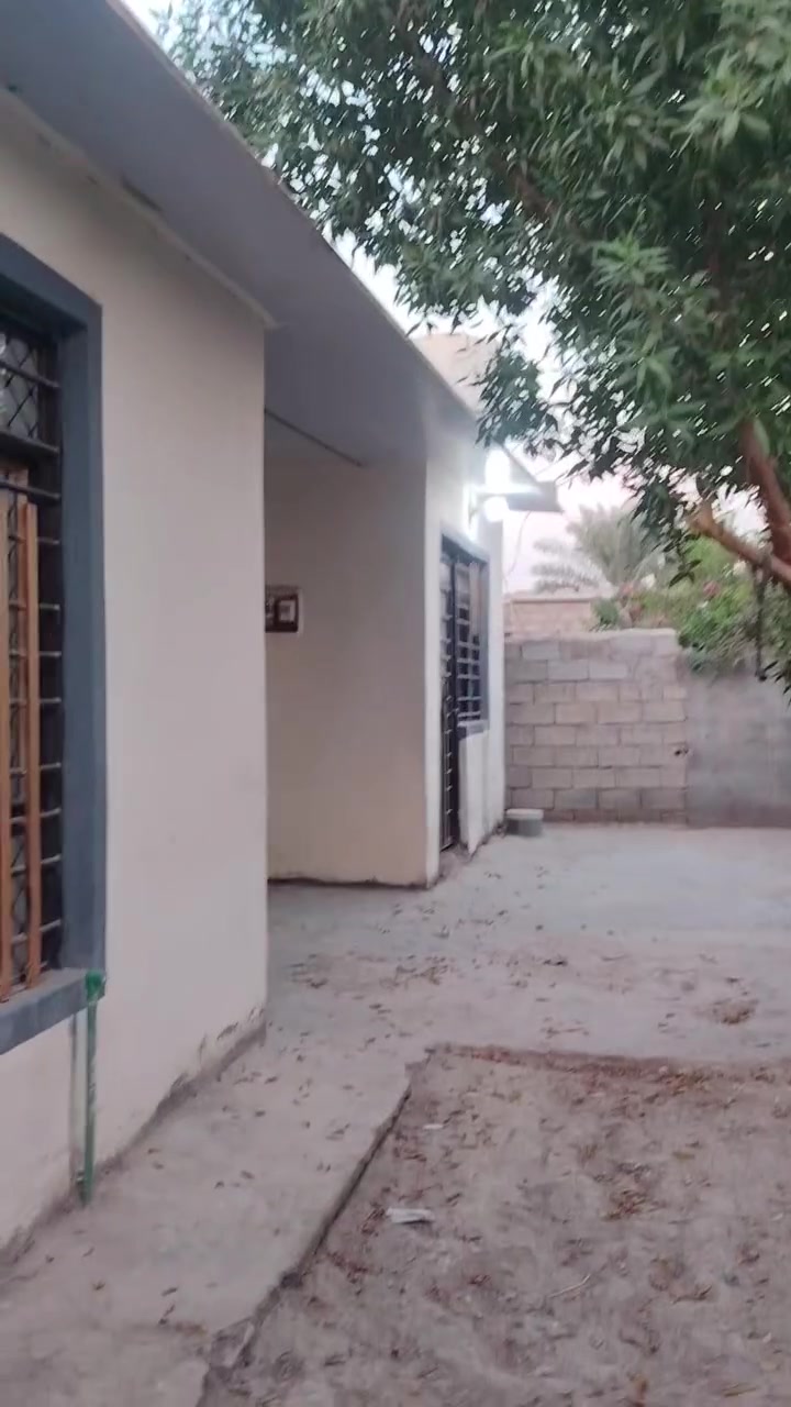 سلام عليكم  بيت للبيع بحي سكينه يحتوي غرفتين وهول ومضيف ومطبخ  حمام داخلي  وصحيات خارجي ***********
